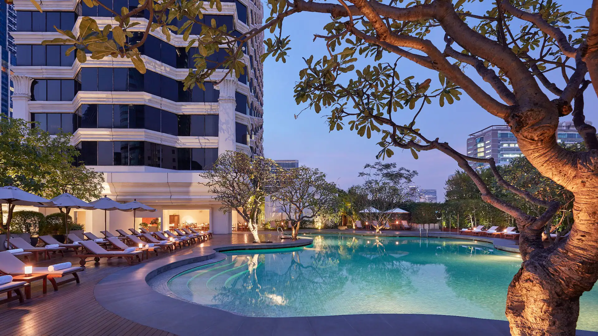Grand-Hyatt-Erawan-Bangkok-P428-Swimming-Pool